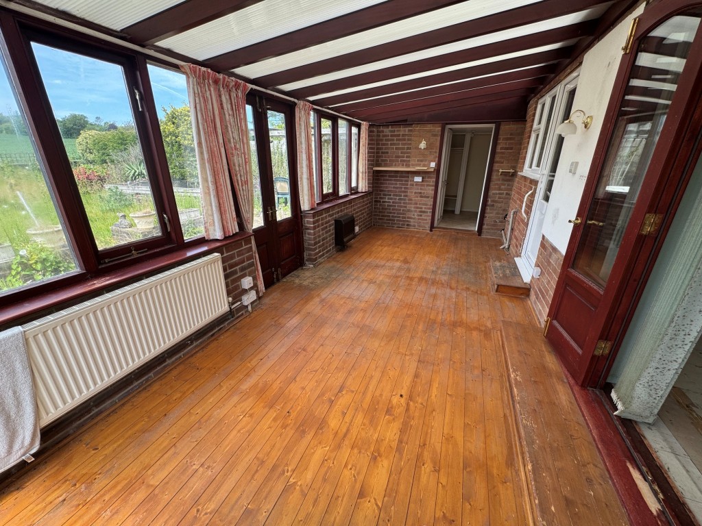 Lot: 71 - WATER DAMAGED DETACHED BUNGALOW - Conservatory